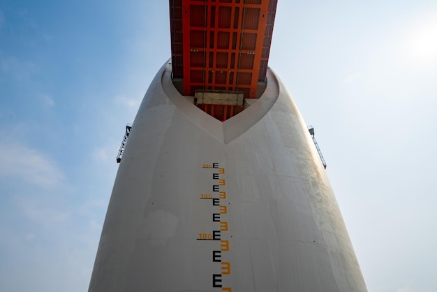 Cerca de la estructura del edificio del puente