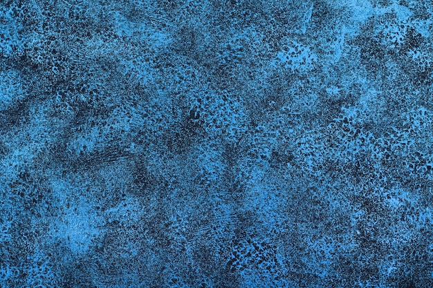 Cerca de fondo abstracto grunge metálico azul y negro con trazo de pincel y patrón de salpicaduras
