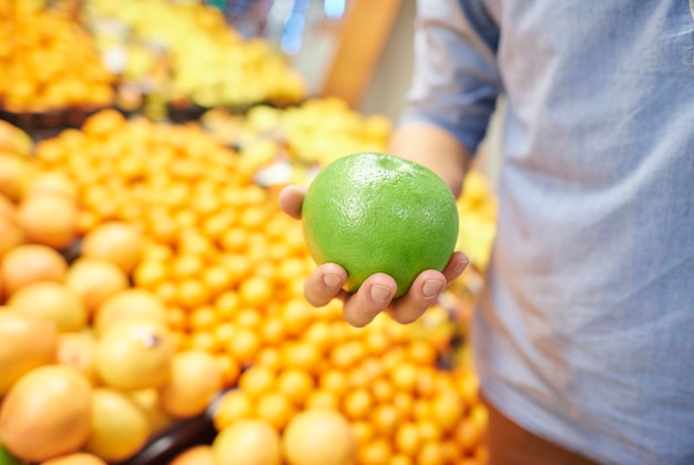 Foto cerca de frutas orgánicas para la venta