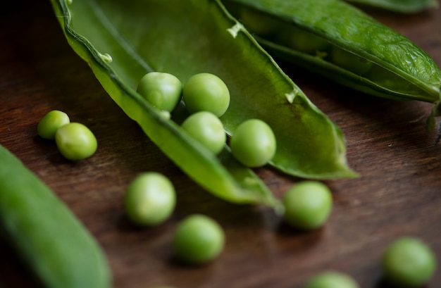 Cerca de una idea de receta de fotografía de comida de vaina de guisante verde