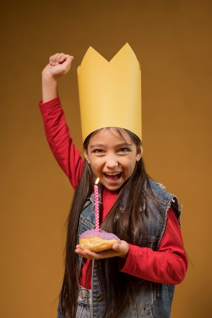 Cerca de lindo retrato de niño