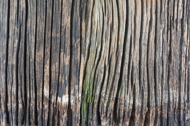 Cerca de listones de madera de madera cruda o fondo de pared de listones para el fondo