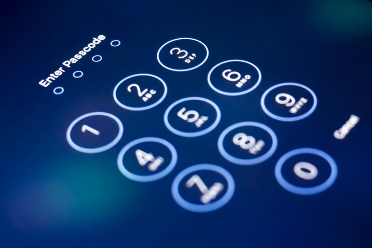Foto cerca de la pantalla introduzca la seguridad del código de acceso