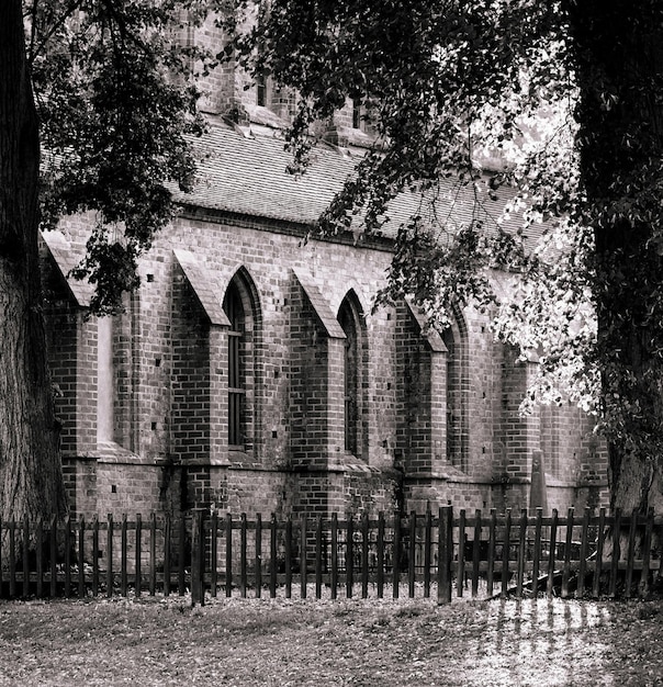 Foto cerca pela velha igreja.