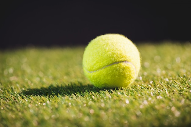 Cerca de pelota de tenis