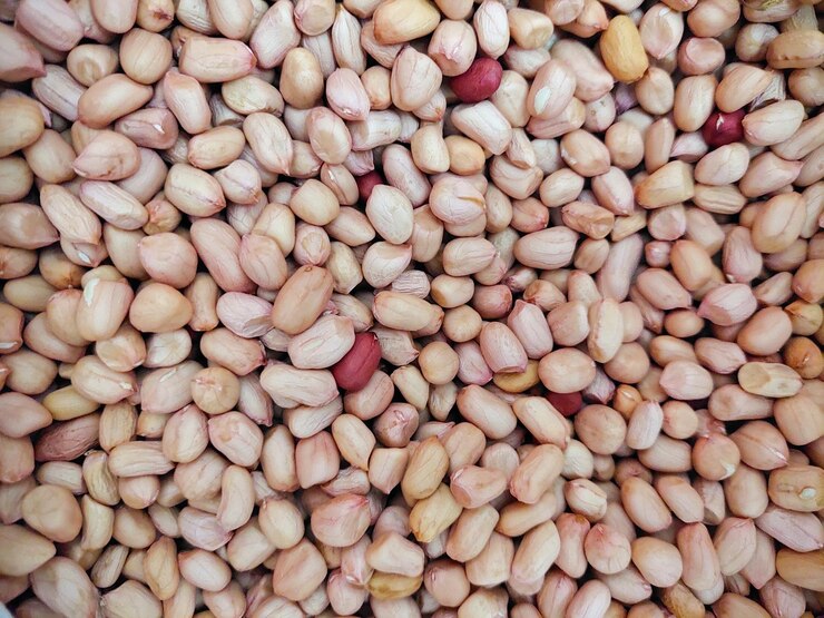 cerca de una pila de frijoles o cacahuetes de fondo