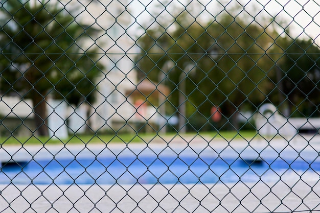 Cerca de la piscina de seguridad para niños