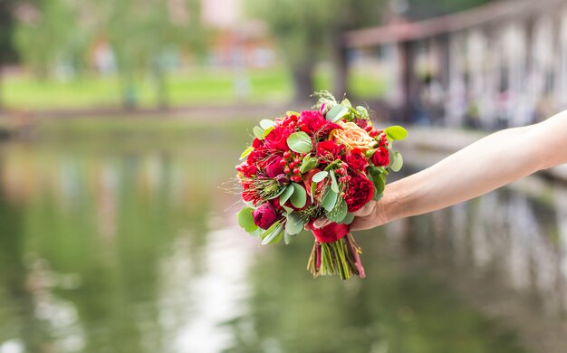 Cerca del ramo de boda