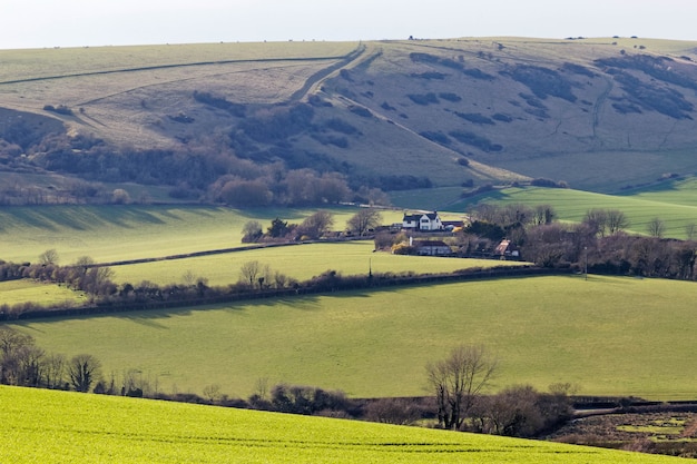 CERCA DE SEAFORD, SUSSEX / REINO UNIDO - 5 DE ABRIL: Vista de tierras de cultivo cerca de Seaford en Sussex el 5 de abril de 2018