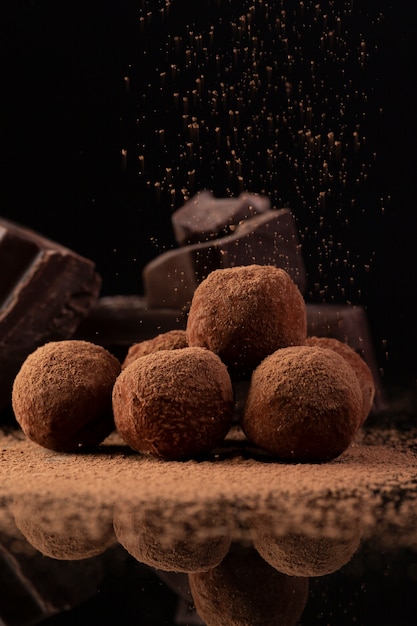 Foto cerca de trufas gourmet