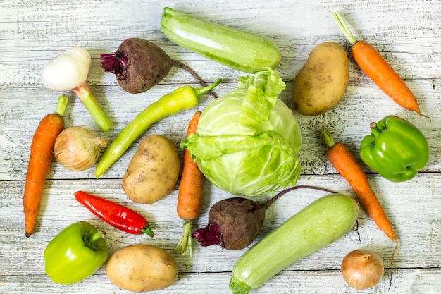 Cerca de varias verduras crudas