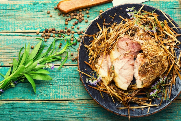 Cerdo al horno a las hierbas