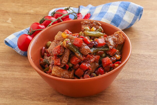 Cerdo asado con salsa de ostras con verduras