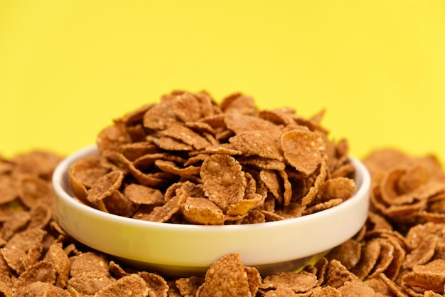 Cereais de pequeno-almoço rápido em flocos de trigo duro