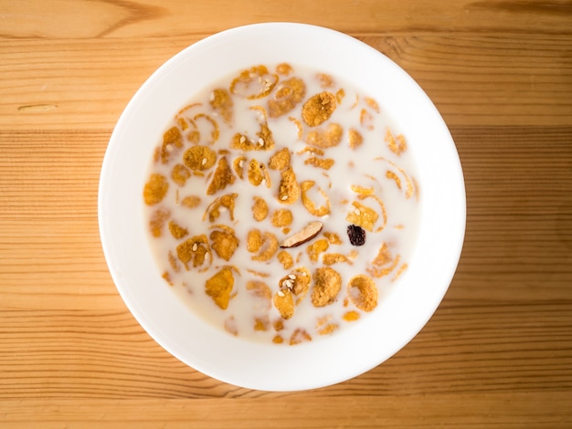 Foto cereales para el desayuno simples rápidos y fáciles en leche.