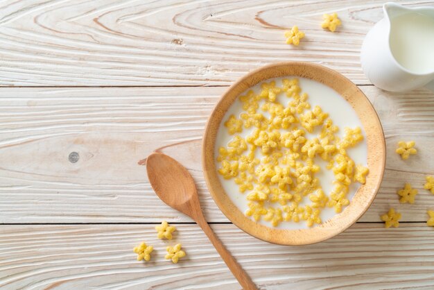 cereales integrales con leche fresca para el desayuno