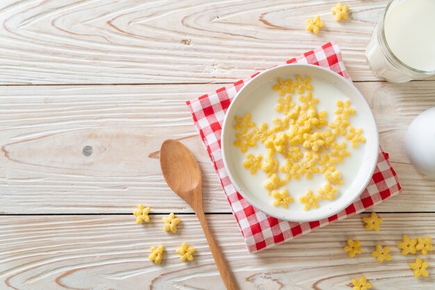 cereales integrales con leche fresca para el desayuno