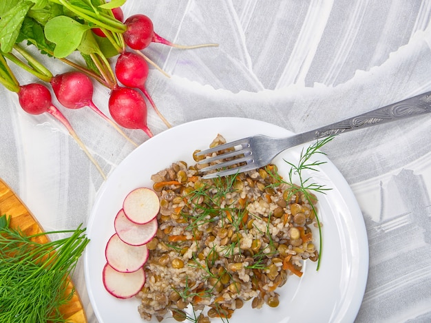 Cereales con lentejas y verduras a la luz