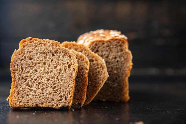 Cereales de pan de salvado suplementos útiles merienda de harina de trigo duro en la mesa