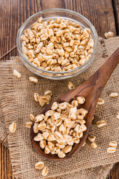 Cereales de trigo inflado para el desayuno