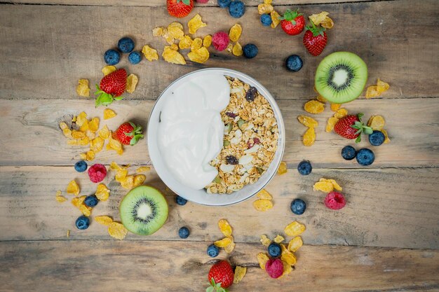 Foto cereales y yogur en un tazón