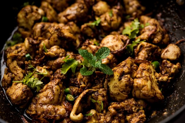 El cerebro o Bheja Fry de cabra, oveja o cordero es un plato popular indio o paquistaní cocinado en Bakra Eid (Eid-ul-zuha)