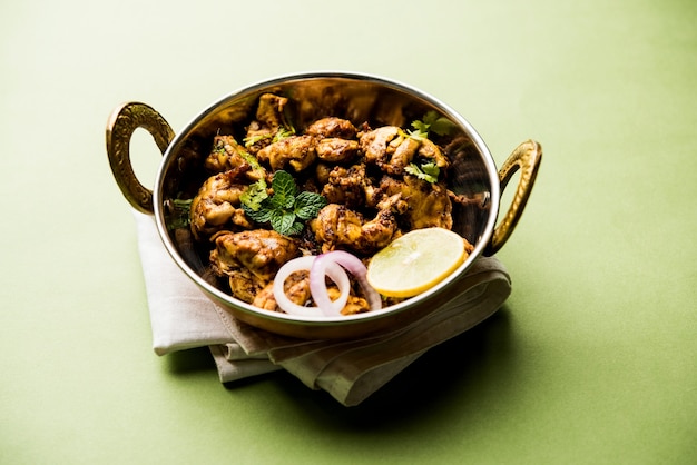 El cerebro o Bheja Fry de cabra, oveja o cordero es un plato popular indio o paquistaní cocinado en Bakra Eid (Eid-ul-zuha)