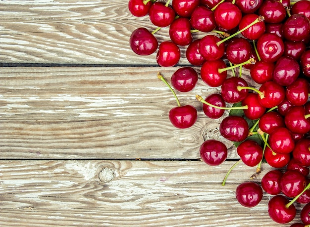 Cerejas vermelhas. Foco seletivo. frutas de natureza alimentar.