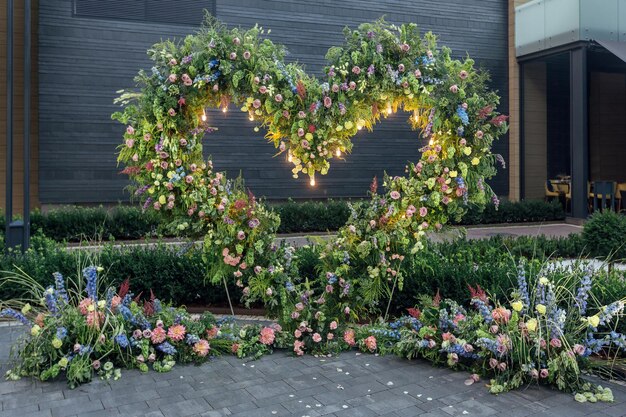 Ceremonia de boda arco decoración floral diseño al aire libre