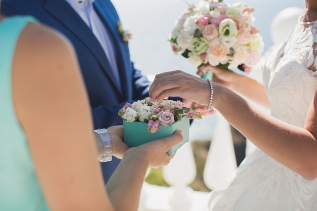 Foto ceremonia de boda en el jardín