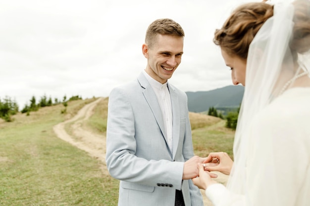 Ceremonia de boda en las montañas.