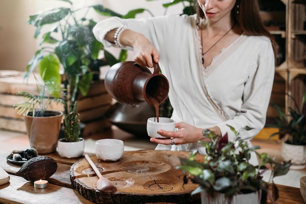 Ceremonia de cacao ritual de apertura del corazón en un lugar atmosférico