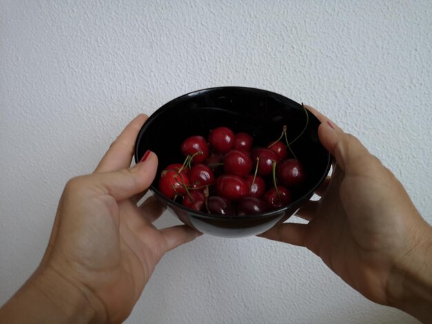 Foto cereza en el cuenco