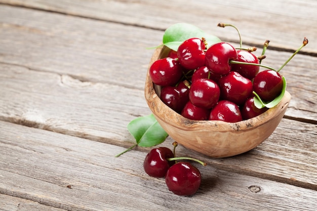 Cereza fresca del jardín