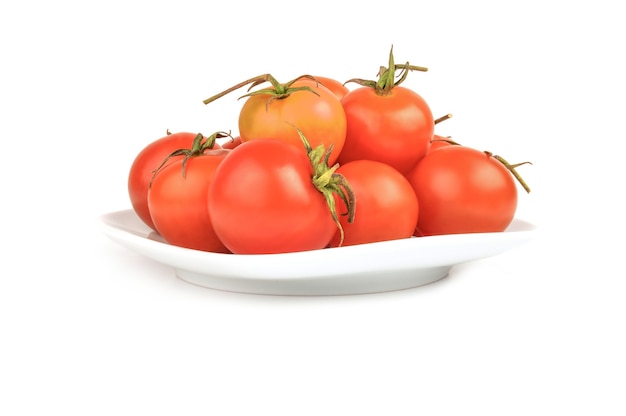 Cereza de tomate aislado sobre una superficie blanca