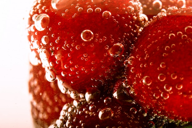 Cerezas en agua