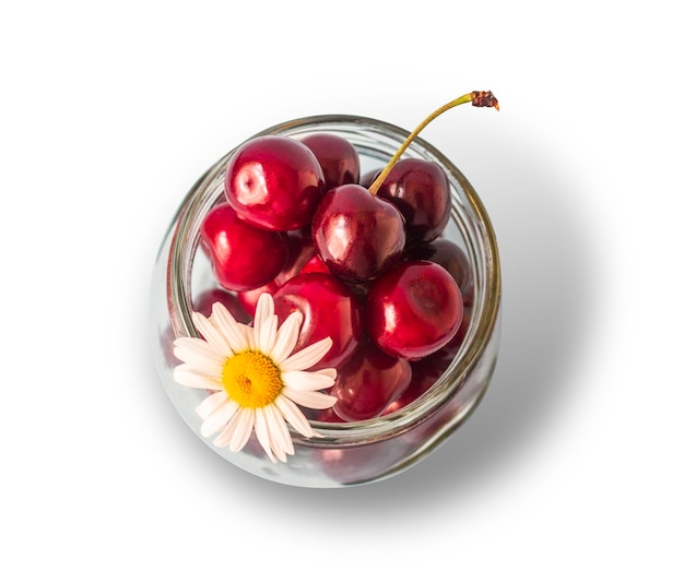 Cerezas frescas en tarro dulce comer aislado sobre un fondo blanco Vista superior