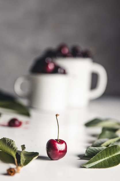 cerezas jugosas maduras