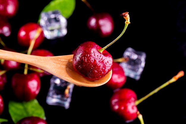 Cerezas maduras de Resh para el fondo