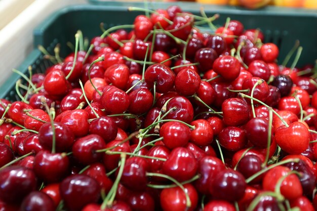 Cerezas en el supermercado