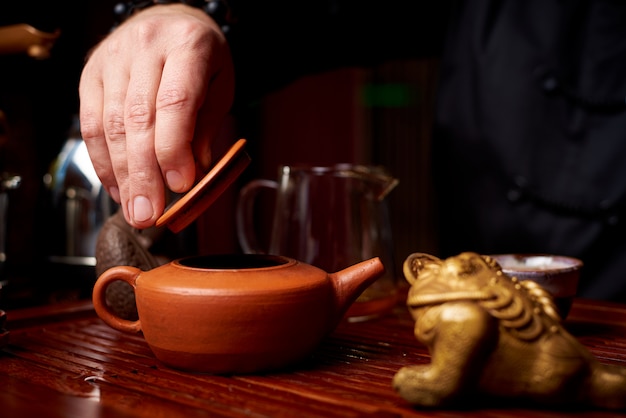 Cerimônia do chá. a maneira tradicional de fazer chá.