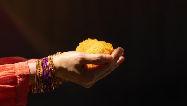 Foto cerimónias hindus rituais espiritualidade religião e esperança conceito mulher explorações flores de calêndula