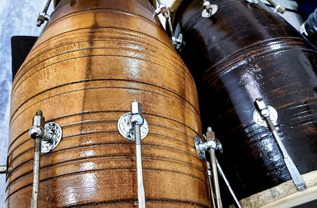 Cerrado de instrumentos musicales tradicionales folclóricos indios dholak