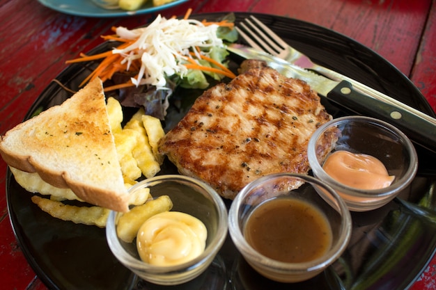 Cerrar bistec en un restaurante