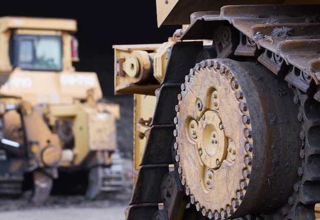 Foto cerrar bulldozer en sitio de construcción