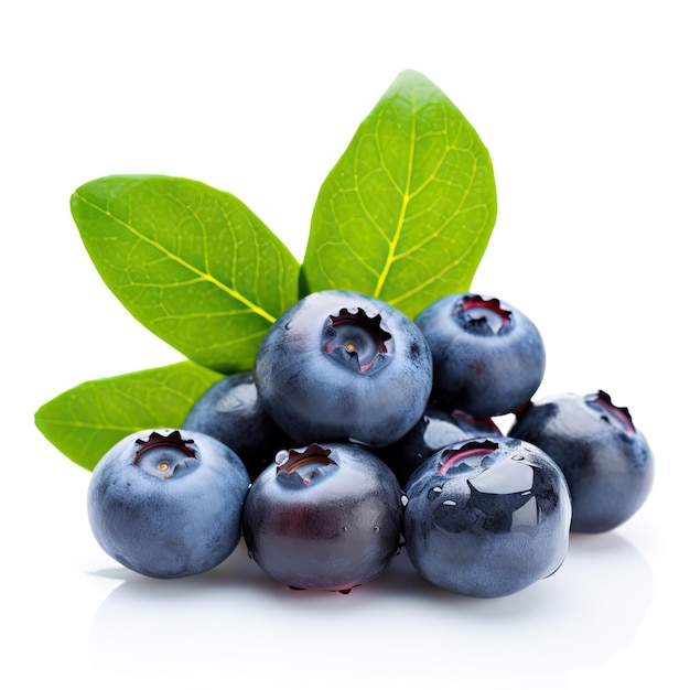 Cerrar fotografía blueberry aislado en blanco con hoja