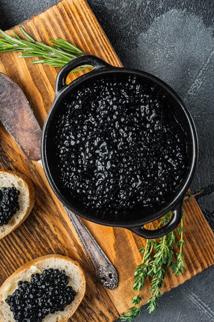 Cerrar en frascos con delicioso caviar