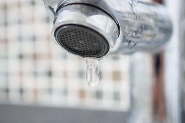 Cerrar grifo con gota de agua