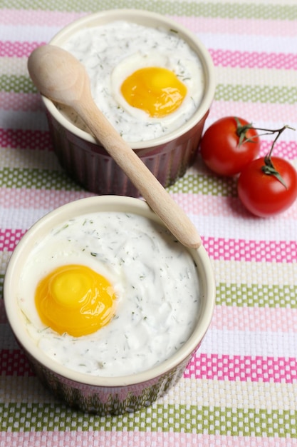 Cerrar los huevos al horno