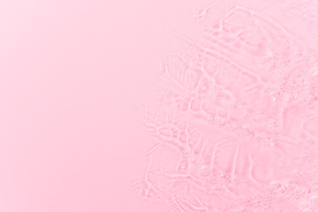 Cerrar macro Aloe vera gel textura cosmética fondo rosa con burbujas